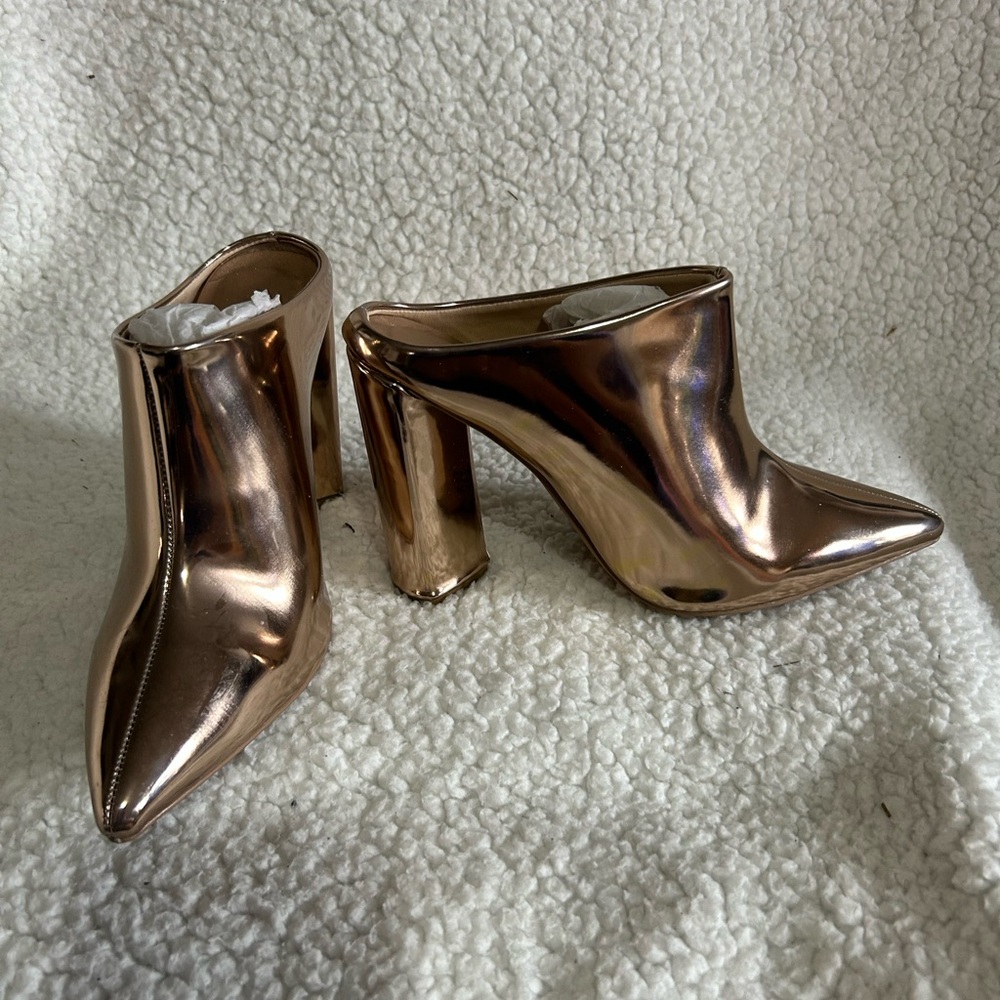 Elegant Gold Women's Mules
